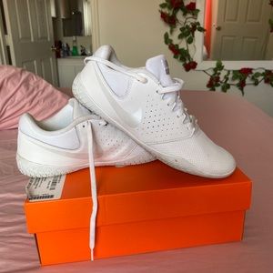 white nike cheer sideline IV